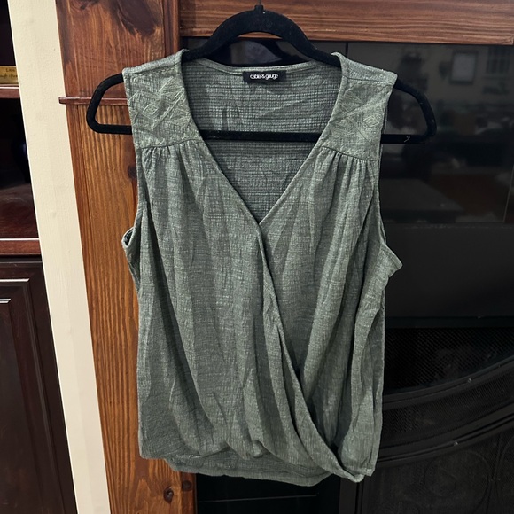 Cable & Gauge Olive Sleeveless Blouse - Picture 8 of 9